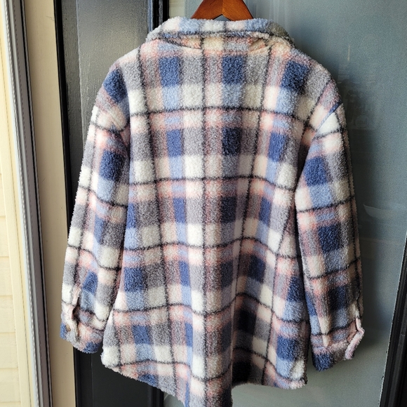 Berkley Jensen Women's Plaid Button-up XL Coat Blue Cream Pink Fuzzy Pockets - Picture 3 of 11